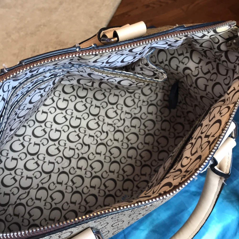 Guess Handbag - Picture 4 of 4